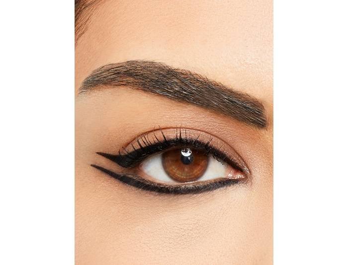 Iδανικό μακιγιάζ για αμυγδαλωτά μάτια με eyeliner