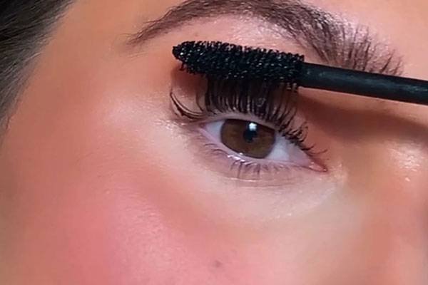 How to Apply Liquid Matte Lipstick model with purple lips