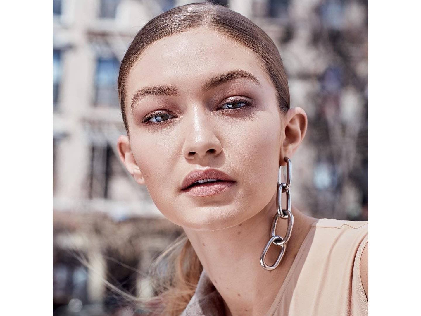 How to Apply Liquid Matte Lipstick model with purple lips