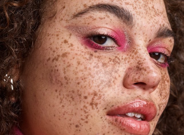 Maybelline Model, Violet, wearing Express Brow