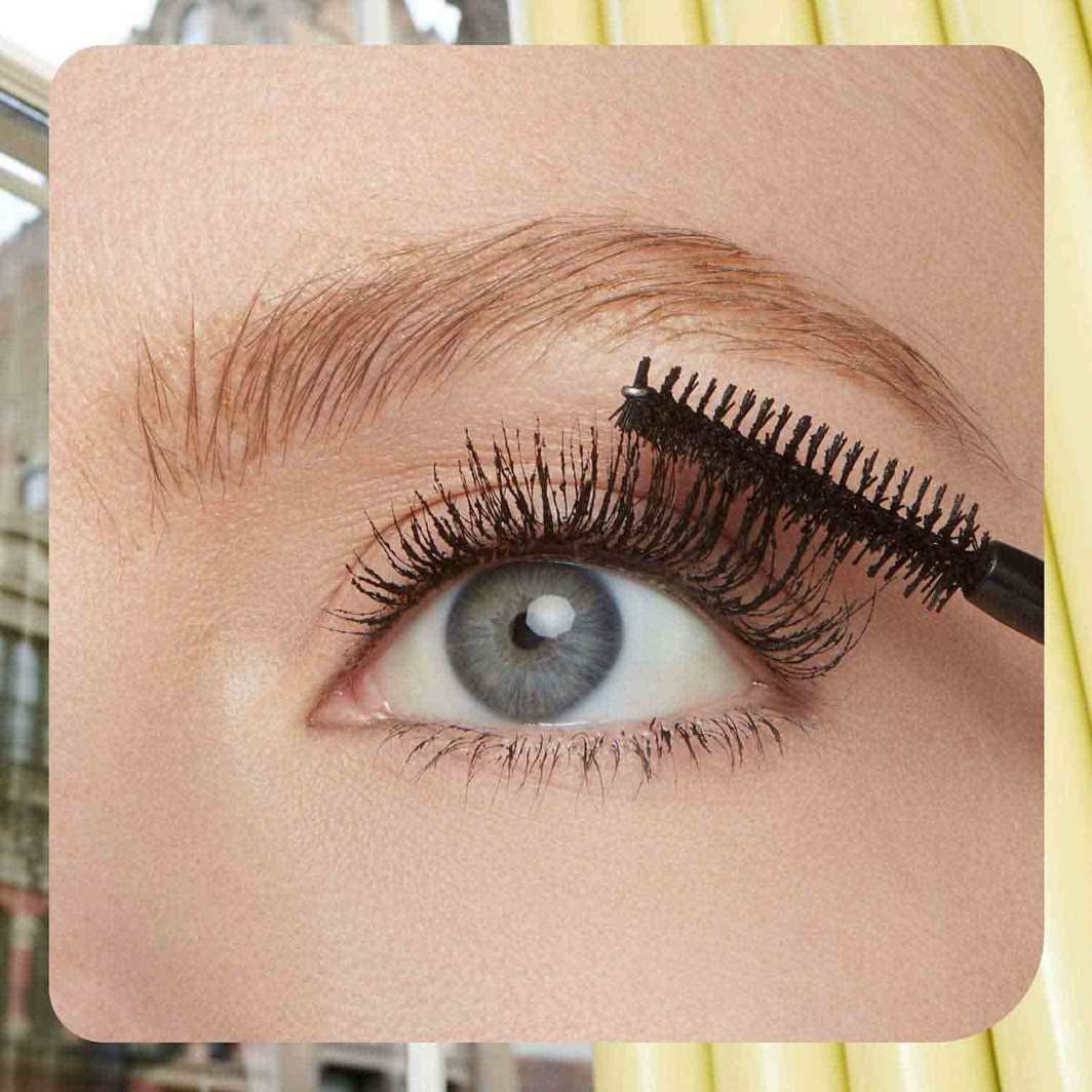 MNY Eye Mascara Colossal Bubble ATF Application1