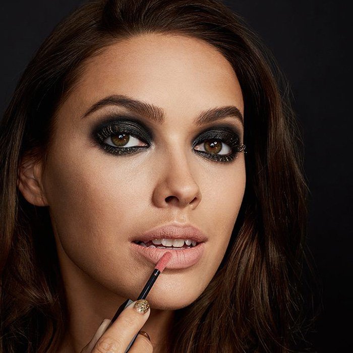How to Apply Liquid Matte Lipstick model with purple lips
