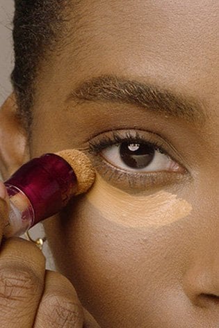 How to Apply Liquid Matte Lipstick model with purple lips
