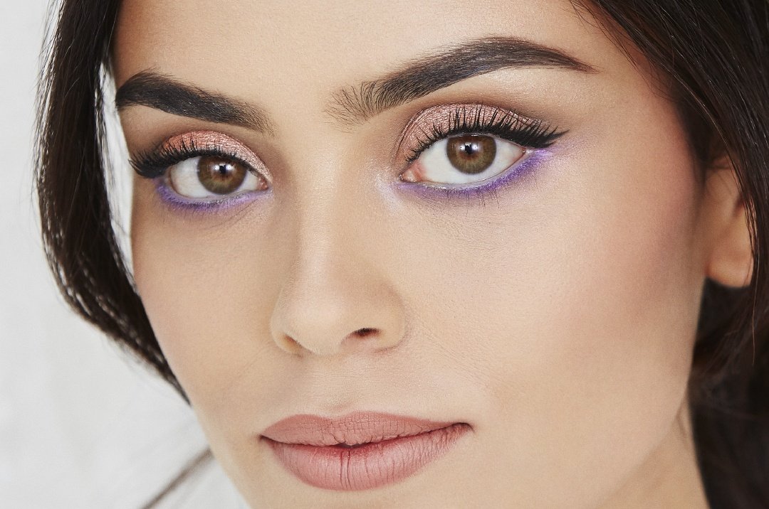 How to Apply Liquid Matte Lipstick model with purple lips
