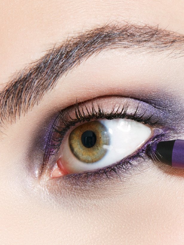 Maybelline Falsies push up angel mascara girls night look step 1