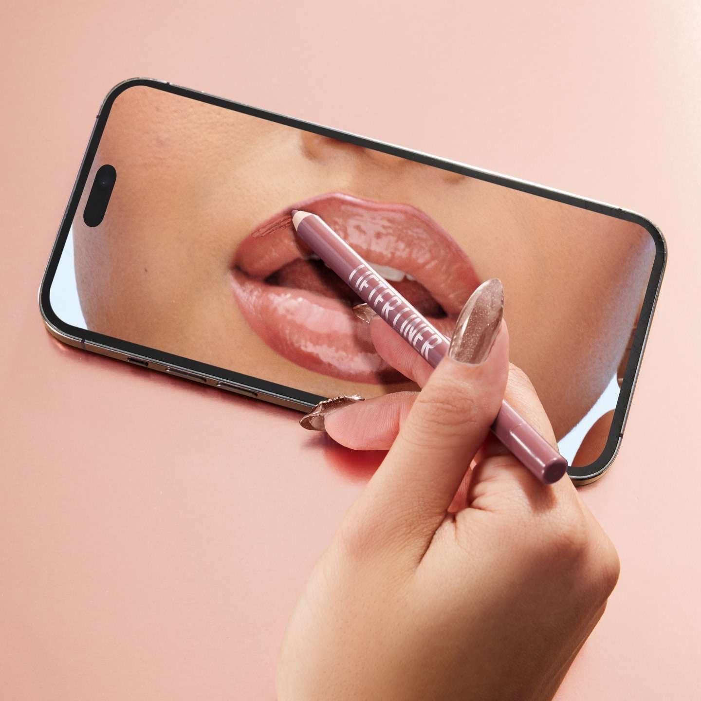Διάφανα lip gloss: Το must-have για glossy look